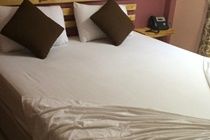 โคมาส ลอดจ์ Hotel มาเล ภายนอก รูปภาพ